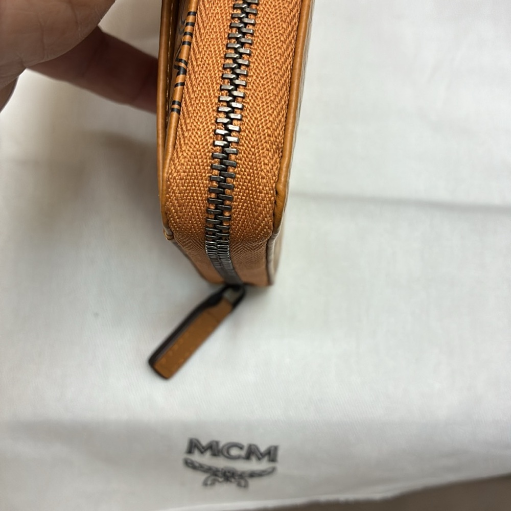 MCM Brown Logo Clutch - Picture 9 of 10